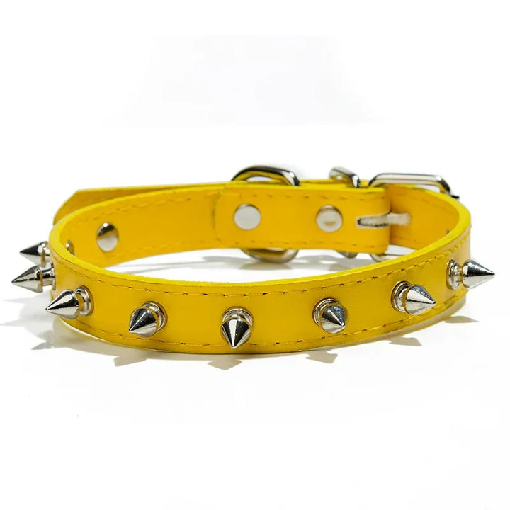 Collier clouté en cuir jaune pour chien, disponible en diverses tailles