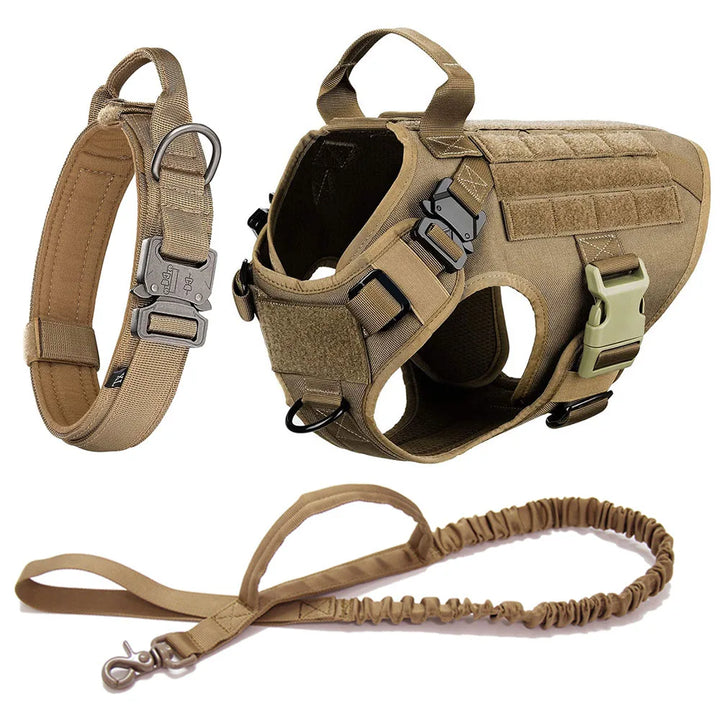 Ensemble harnais tactique beige pour chien avec accessoires et laisse